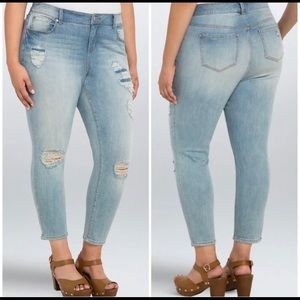 Torrid Girlfriend Jeans Light Wash Distressed Ripped SHORT